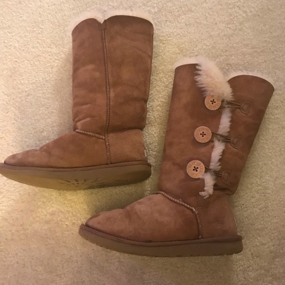 UGG Bailey Style Boots - Picture 4 of 8